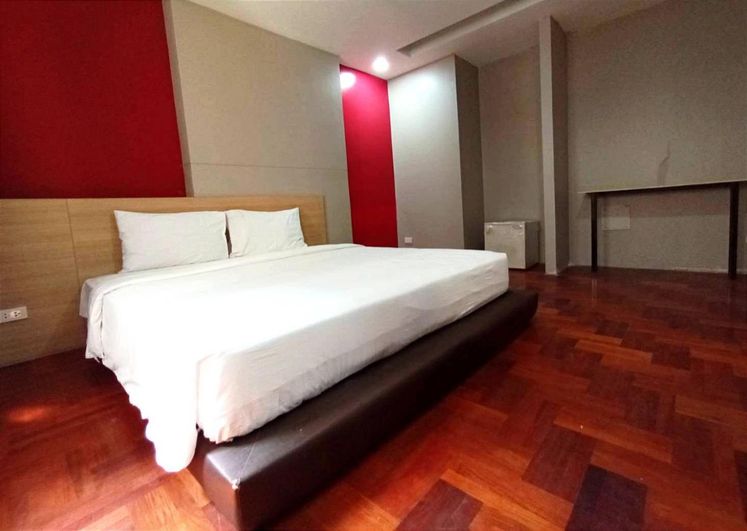 Go Inn Silom Bts Surasak X โกอินน์ สีลม บีทีเอส สถานีสุรศักดิ์ بانكوك المظهر الخارجي الصورة